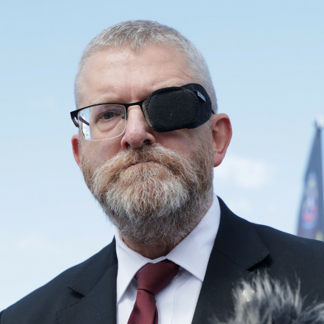 Grzegorz Braun zniszczył pomnik UPA. Jest reakcja MSZ Ukrainy: "haniebne"