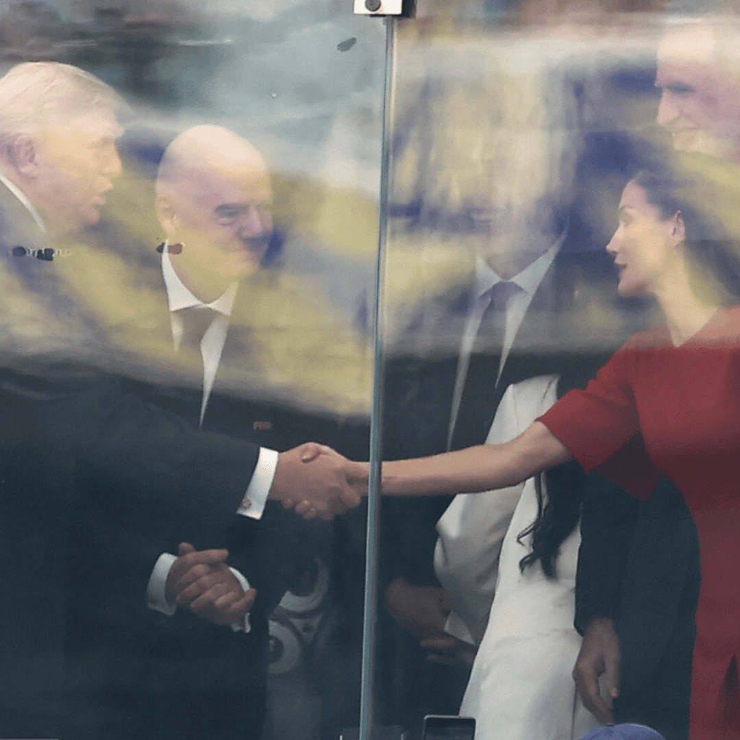 Specjalna strefa podczas MŚ. Trump i goście za pancerną szybą, wśród nich para królewska