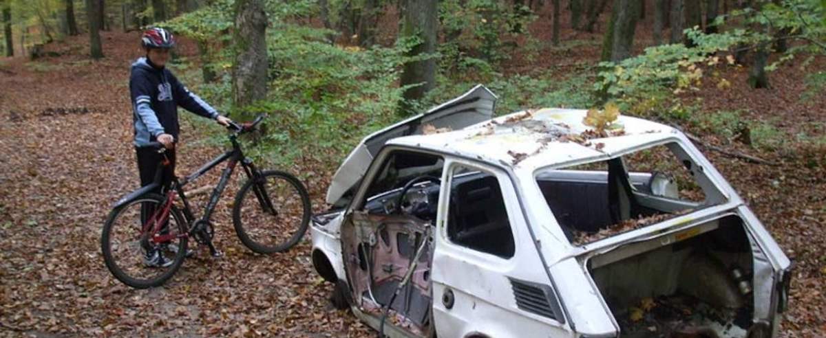 Gdynia Wielki kack - TPK, "opuszczony" Fiat 126p w lesie za Kaczymi Bukami