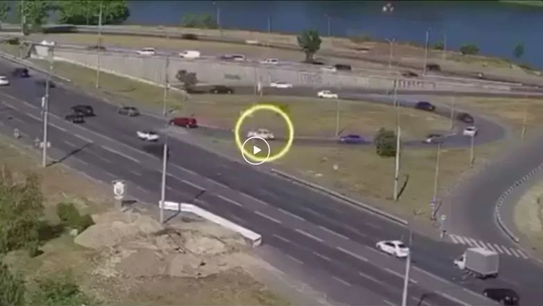Ukraiński kierowca przeciął cztery pasy ruchu. Cudem nie doszło do wypadku
