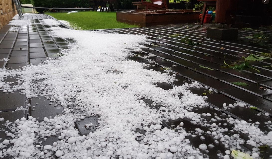 Burza: opadom deszczu towarzyszy również grad