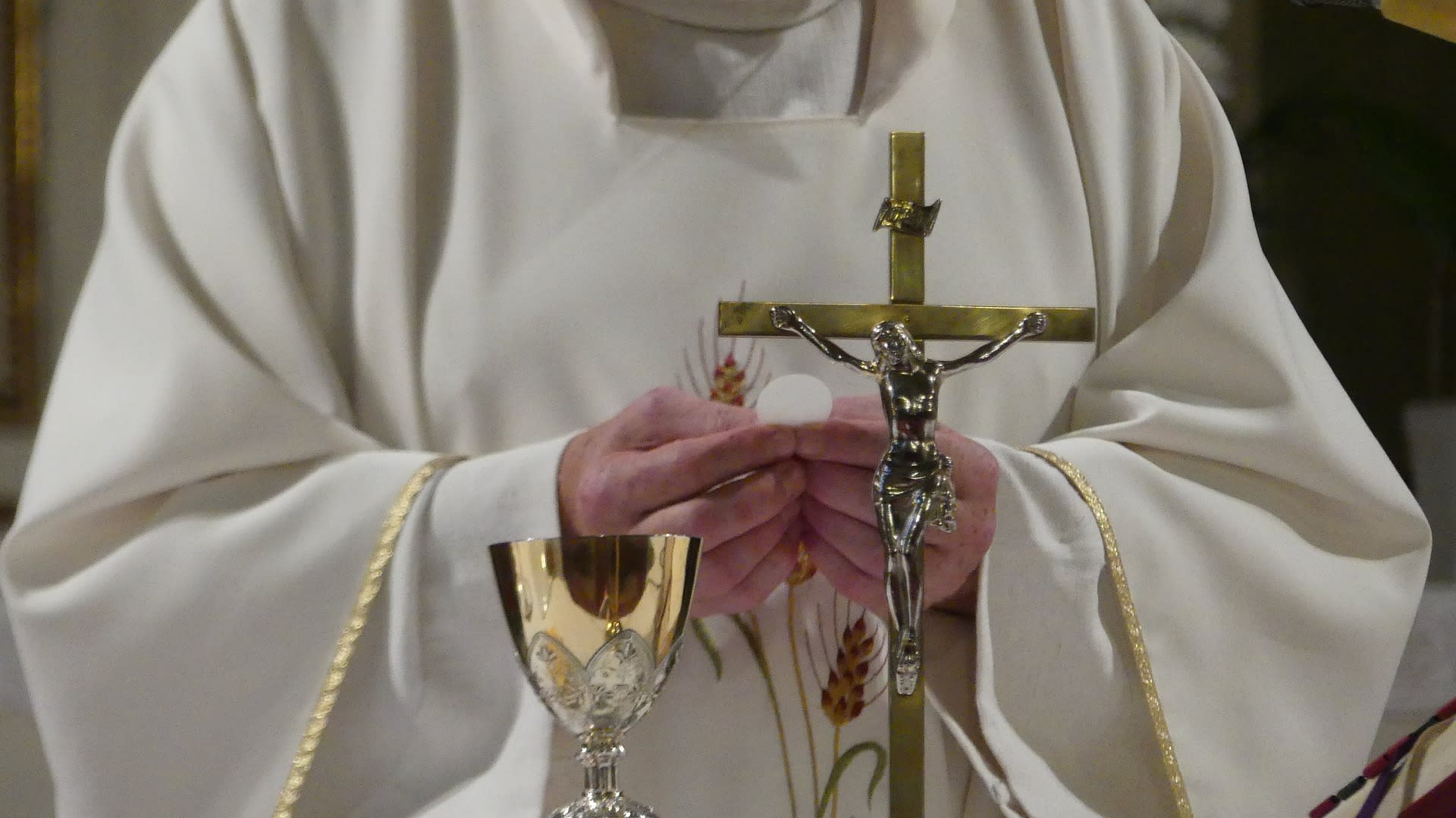 Opolski biskup mówił o konieczności powrotu do tradycyjnej formy wizyt duszpasterskich.