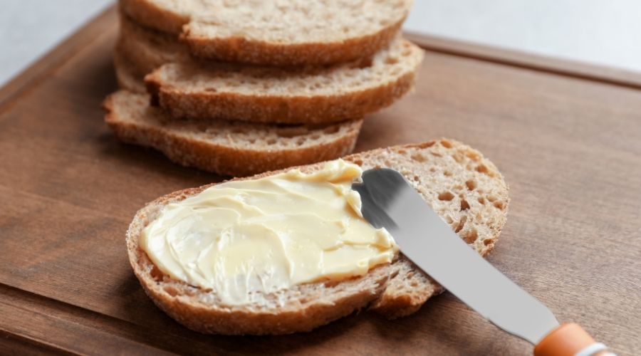 chleb z masłem