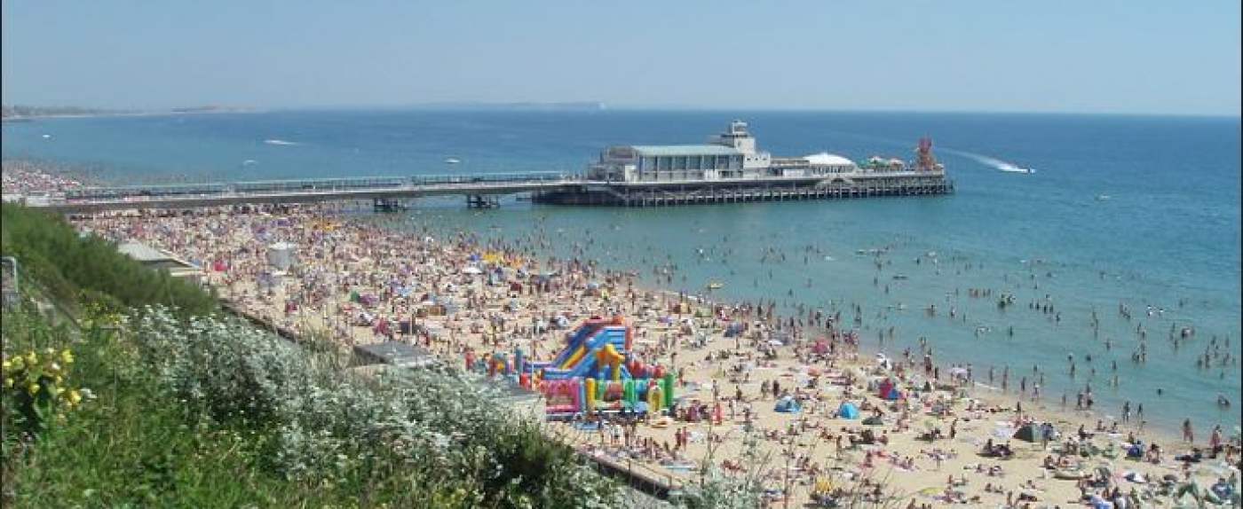 plaże w Bournemouth są zatłoczone