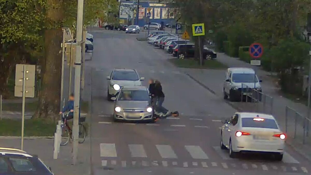 Dwie nastolatki na hulajnodze wjechały prosto w auto. Policja przypomina o obowiązujących przepisach