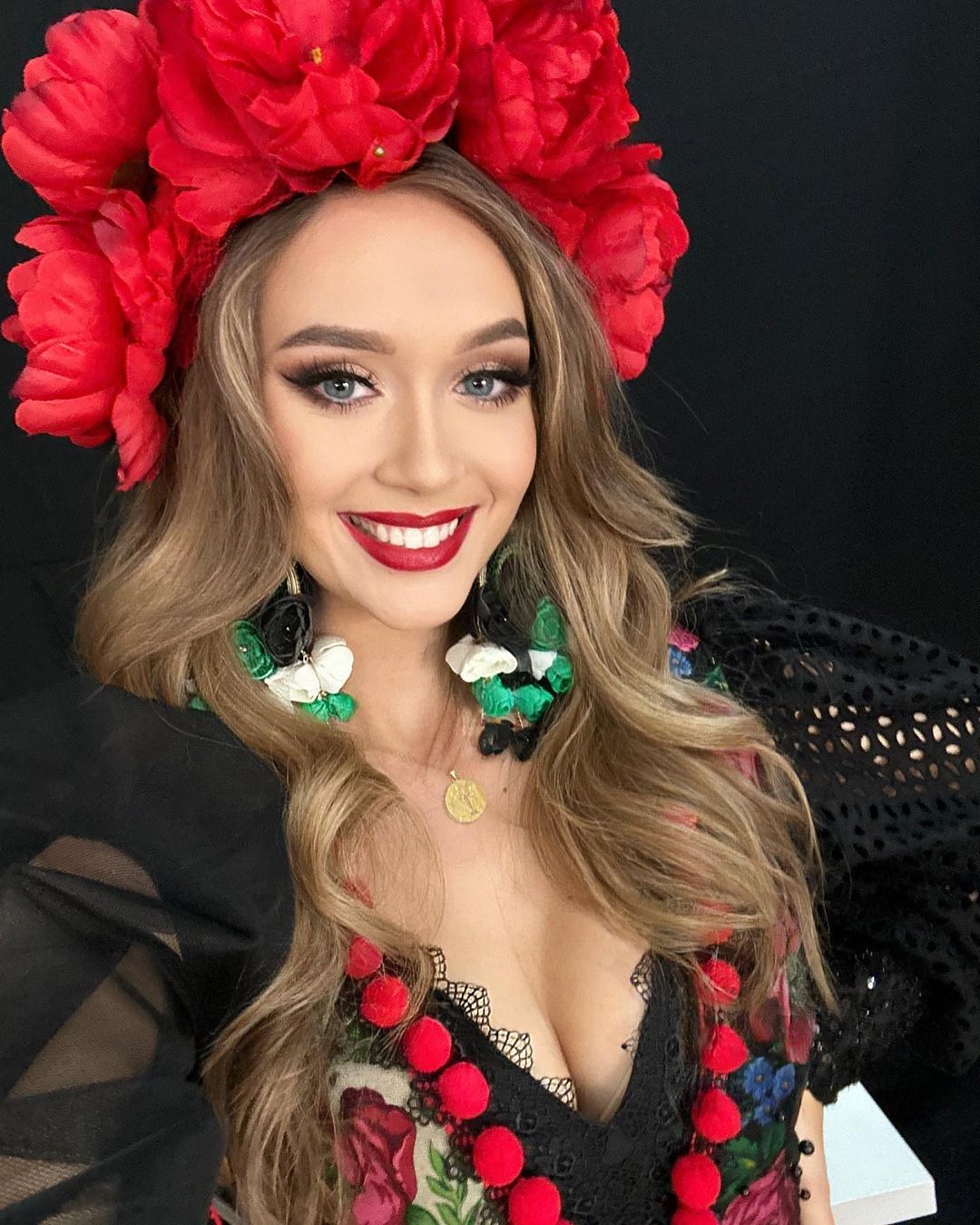 Miss Supranational 2023: Miss Polski 2022 Ola Klepaczka w stroju narodowym, fot. Instagram