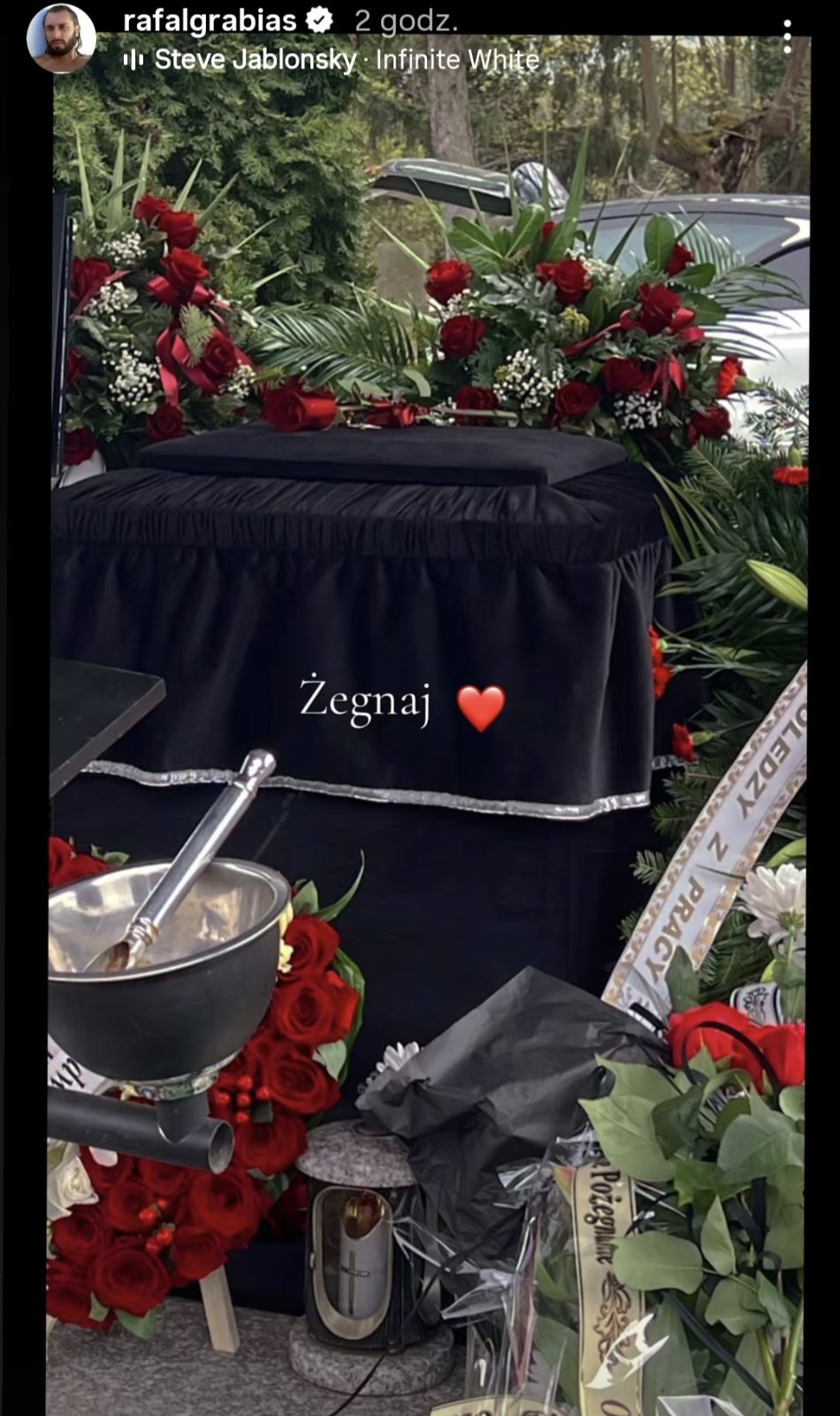 Rafał Grabias w żałobie. Przejmujący wpis i zdjęcie z pogrzebu wstrząsnęły fanami