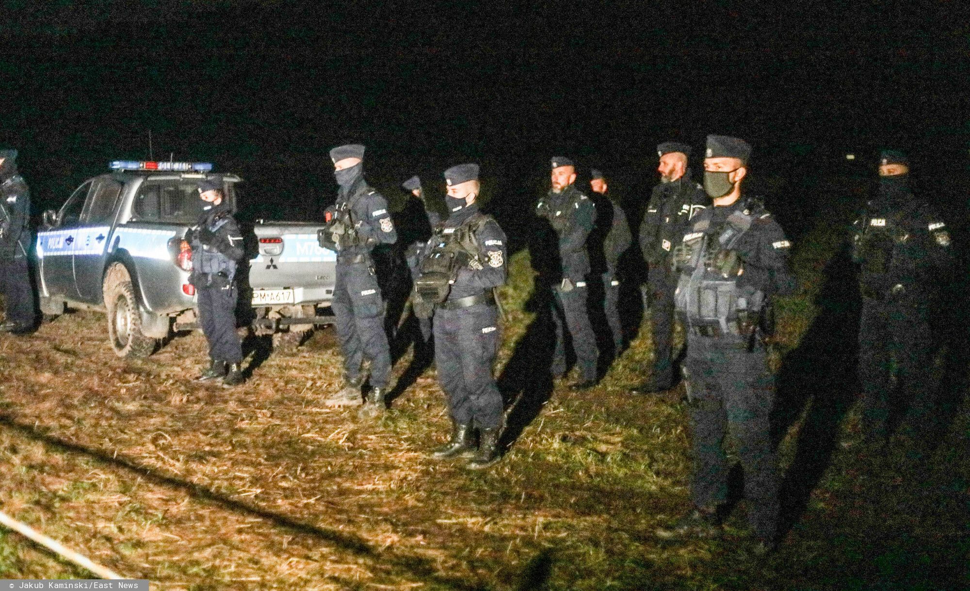 W nocy ze środy na czwartek policja uzbrojona w broń przeszukała siedzibę wolontariuszy pomagającym uchodźcom na granicy polsko-białoruskiej