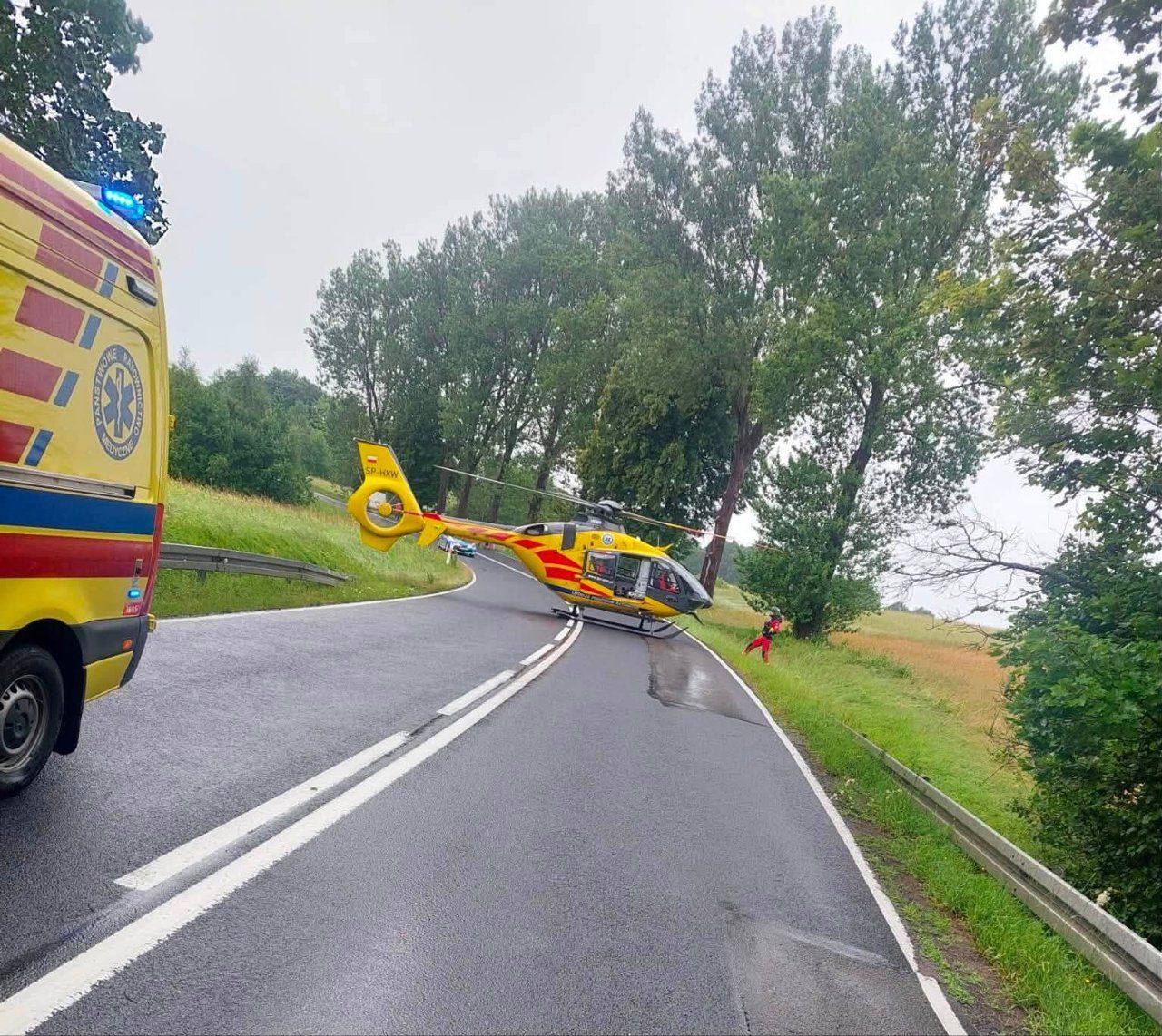 Wypadek na drodze krajowej nr 20. Porsche zjechało na przeciwległy pas i zderzyło się ze Skodą