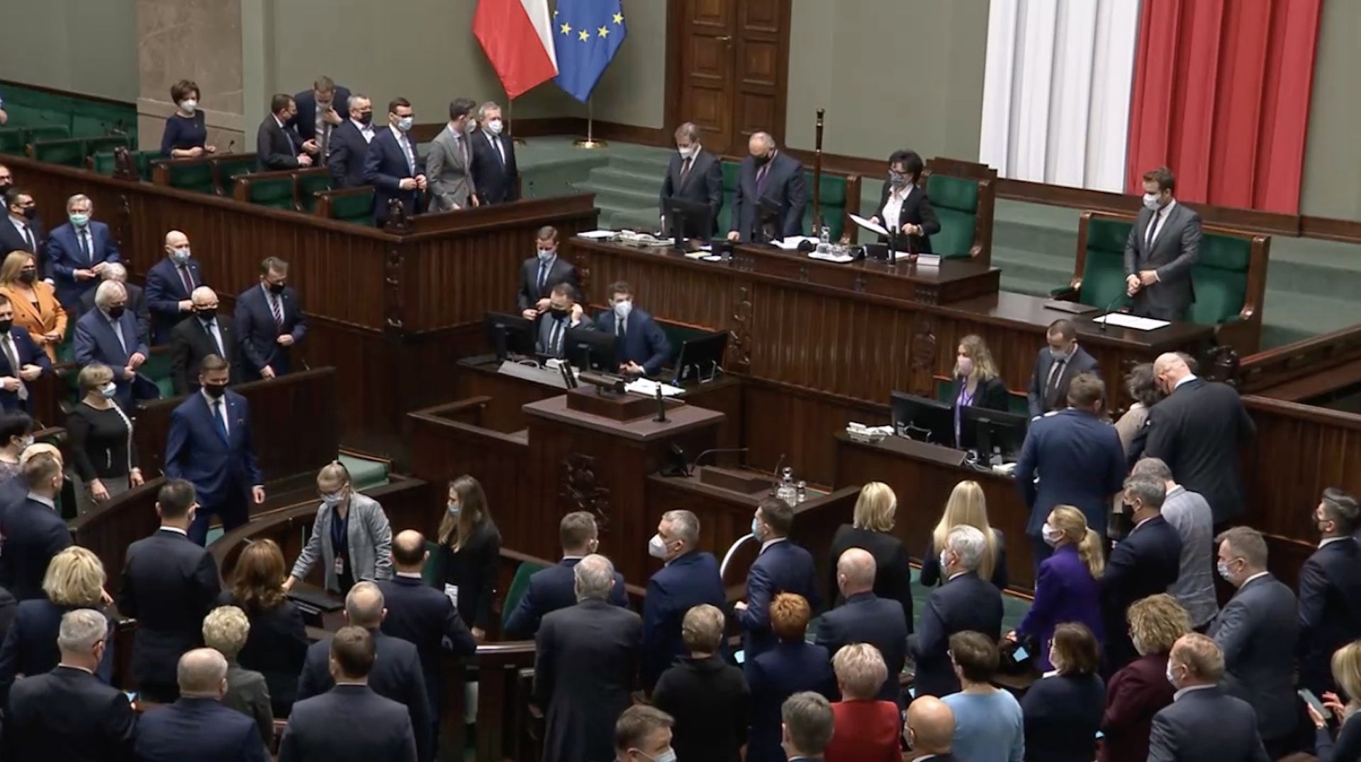 Minuta ciszy w Sejmie, część posłów wyszła z sali