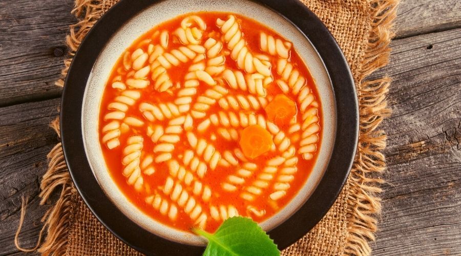 Zaskakujący, tajny składnik zupy pomidorowej