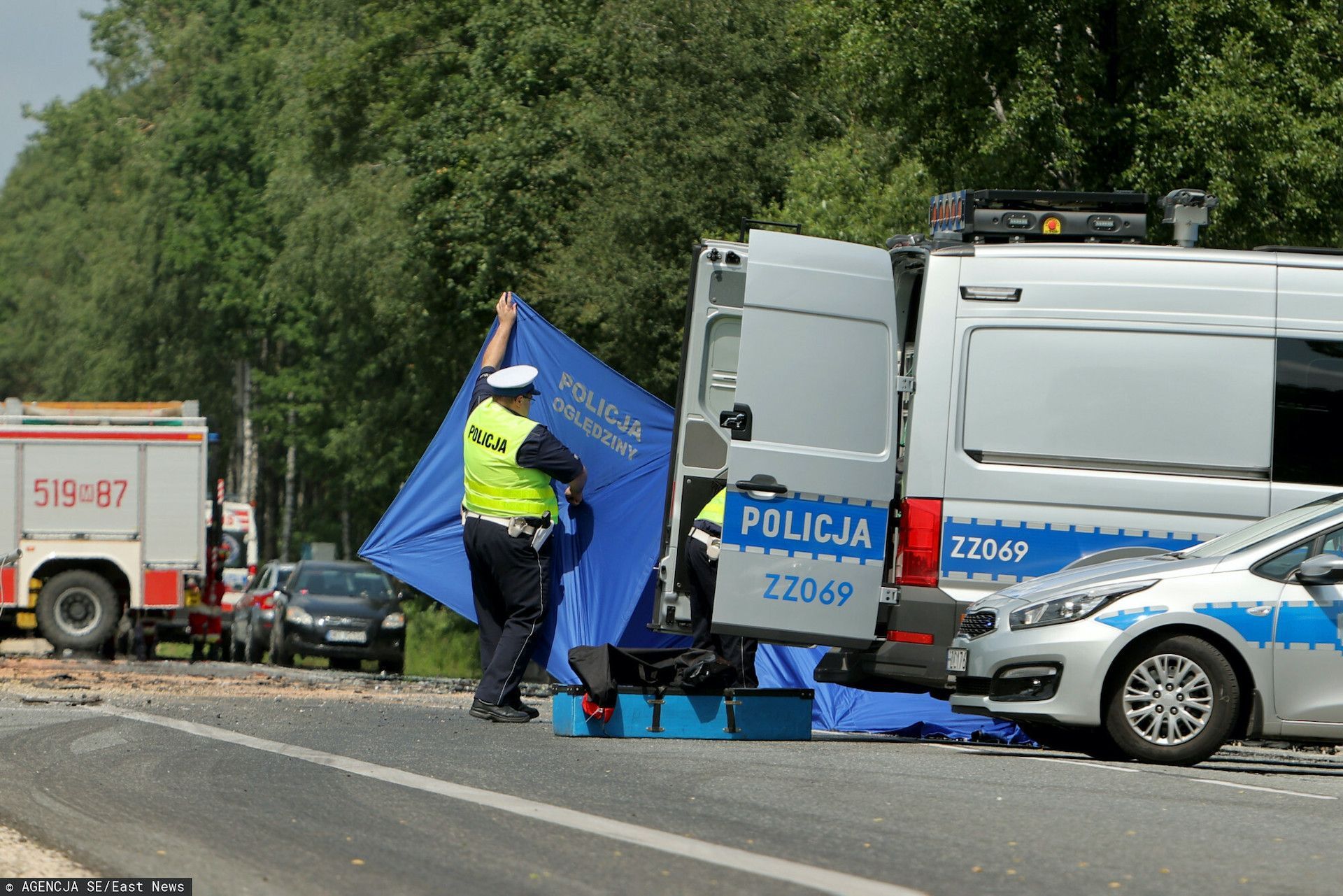 Wypadek w Szymbarku: samochód wjechał w sześcioosobową grupę, nie żyje 19-latka
