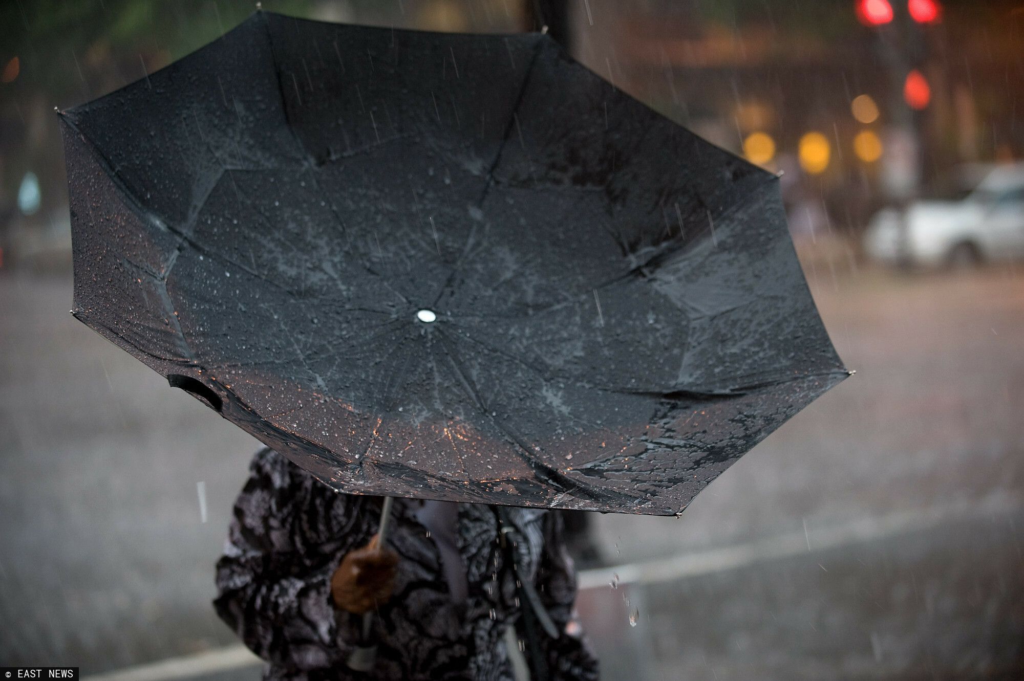 Deszcz i parasol