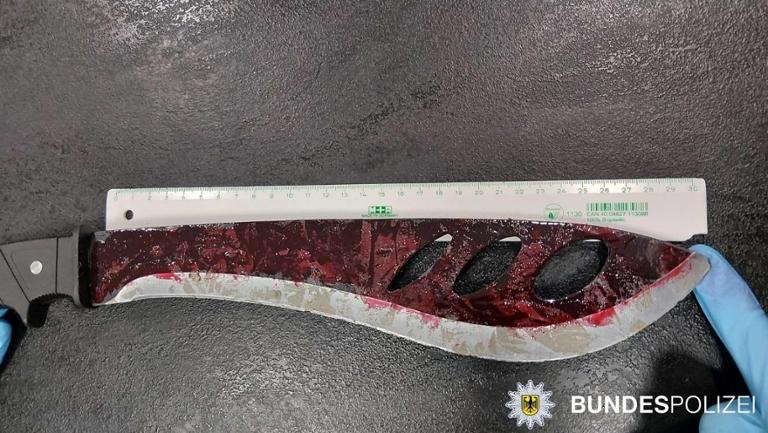 Groza w pociągu do Kolonii. Służby przejęły „zakrwawioną” maczetę od Polaka