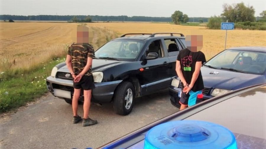 Pijany Ukrainiec przyjechał pomóc nietrzeźwemu koledze. Trafili na policjantów