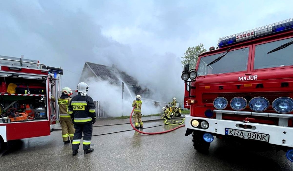 Pożar w Zelkowie. W akcji 11 zastępów strażaków z całego powiatu