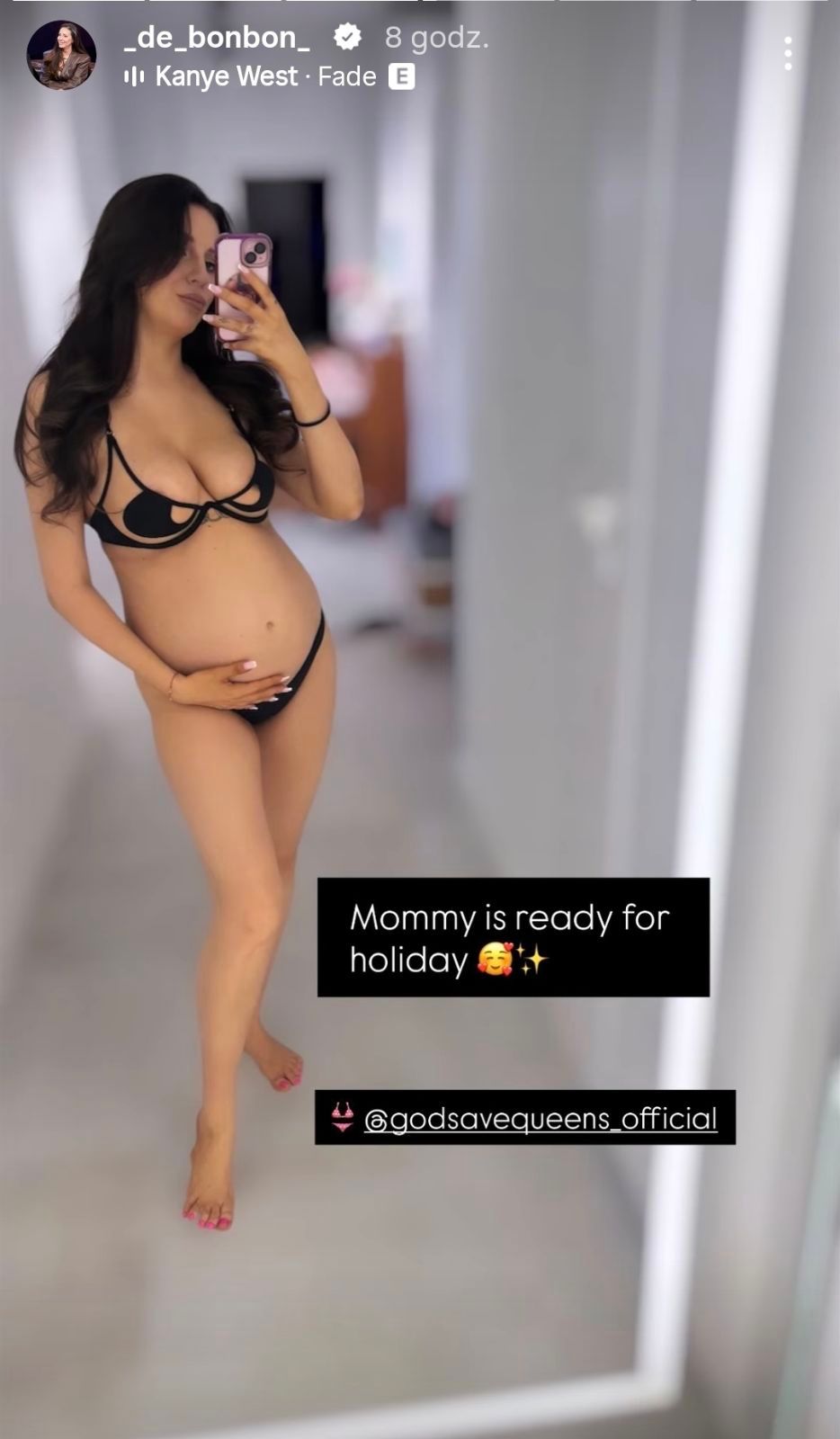 Partnerka Hakiela prezentuje ciążowy brzuch w tak odważnym bikini, że nawet Doda by się zarumieniła