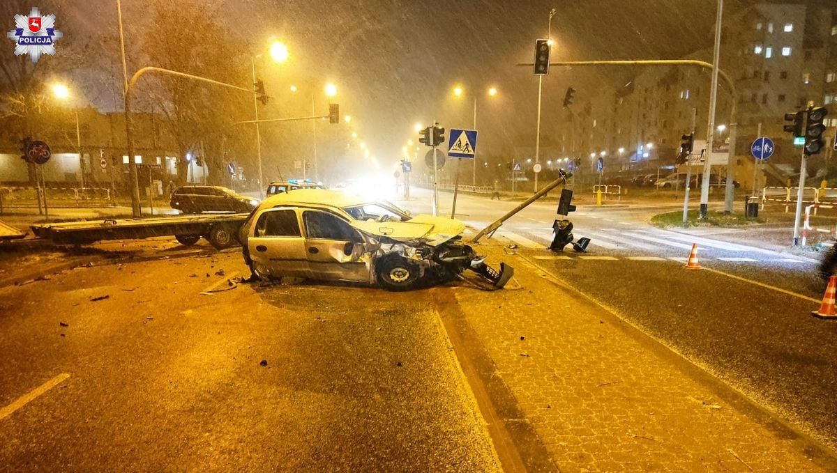 W wyniku dramatycznie wyglądającego wypadku w Puławach do szpitala trafiło pięć osób.