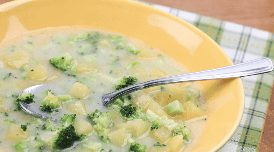 Zupa brokułowa z ziemniakami 