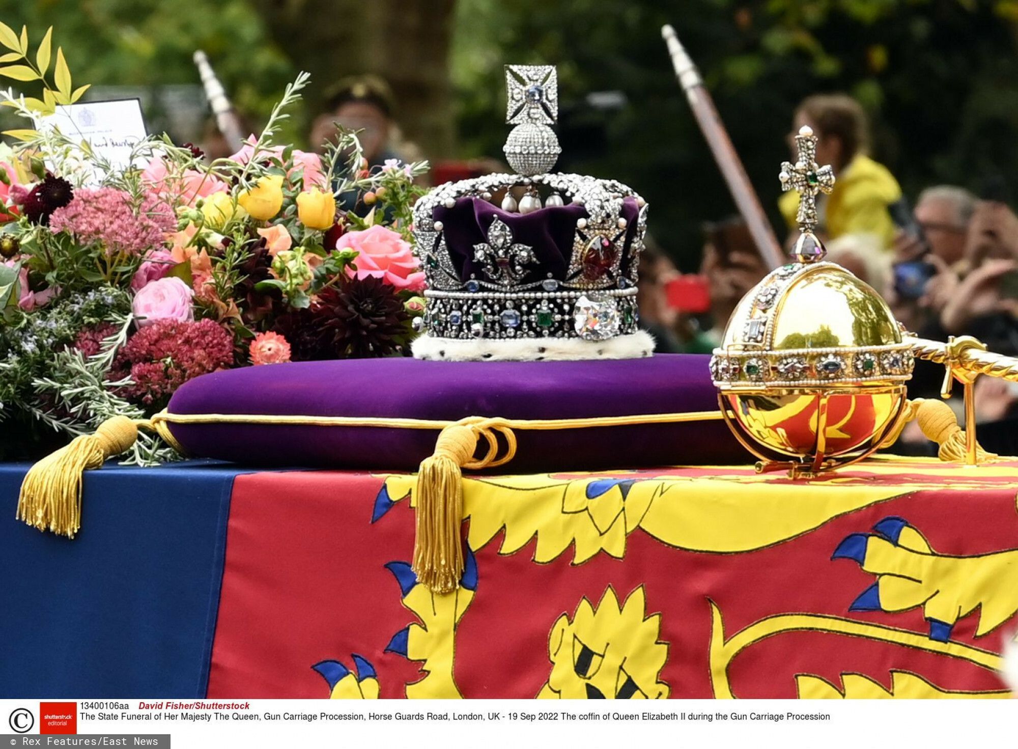 Trumna z ciałem Elżbiety II została złożona do krypty królewskiej.