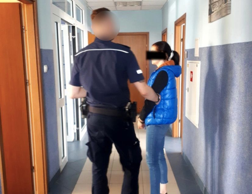 W Karczewie zatrzymana została 28-letnia matka, która gryzła swoje dziecko