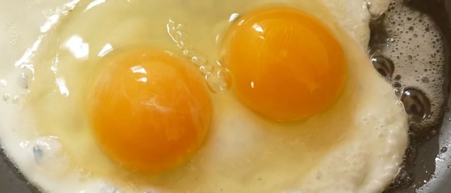 Jajka i dwa żółtka
