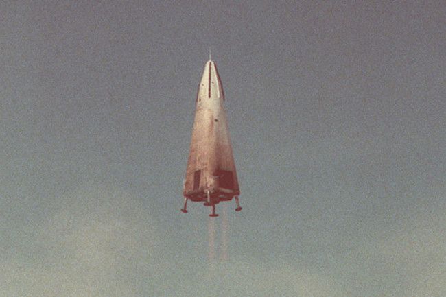 Zdjęcie wznoszącej się rakiety DC-X
