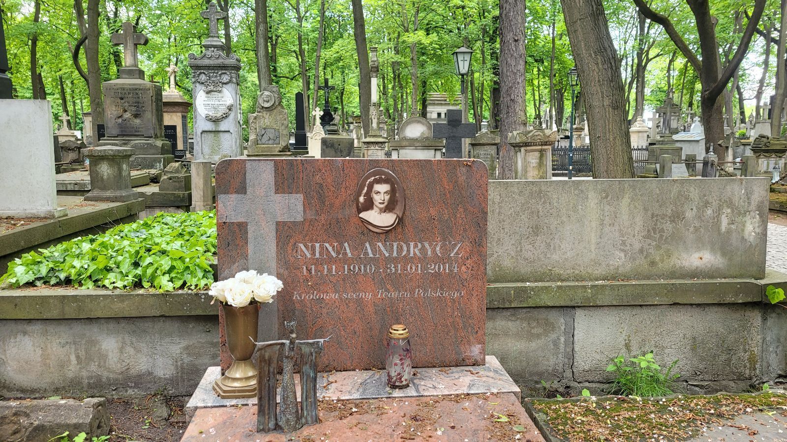 Tak wygląda grób królowej PRL-owskiej sceny. Minęło już osiem lat od jej śmierci