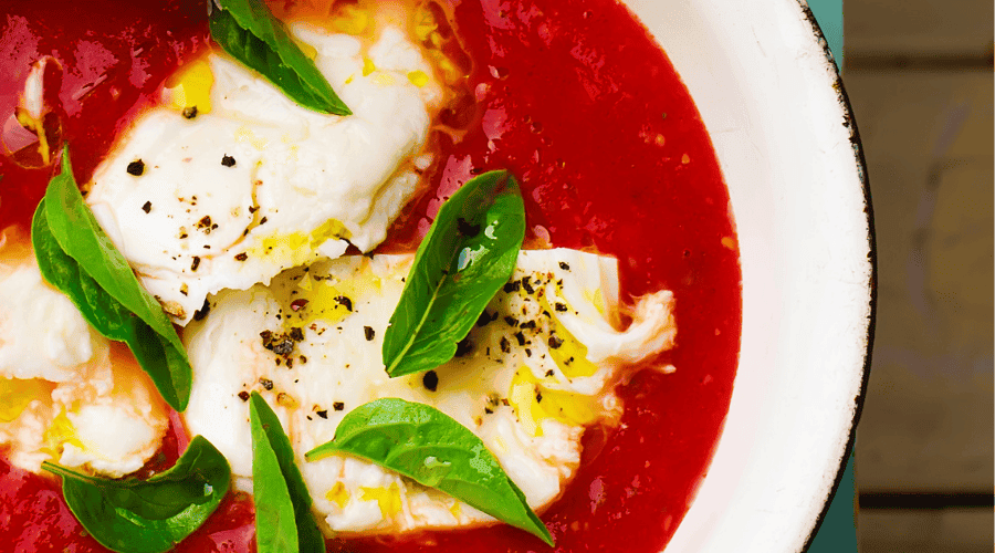 Zupa krem z pomidorów z mozzarellą