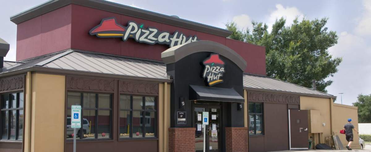 (200702) -- PLANO (U.S.), July 2, 2020 (Xinhua) -- A Pizza Hut restaurant is seen in Plano, Texas, the United States, on July 2, 2020. NPC International, the biggest U.S. franchisee of Pizza Hut, filed for bankruptcy on July 1. The company operates more t