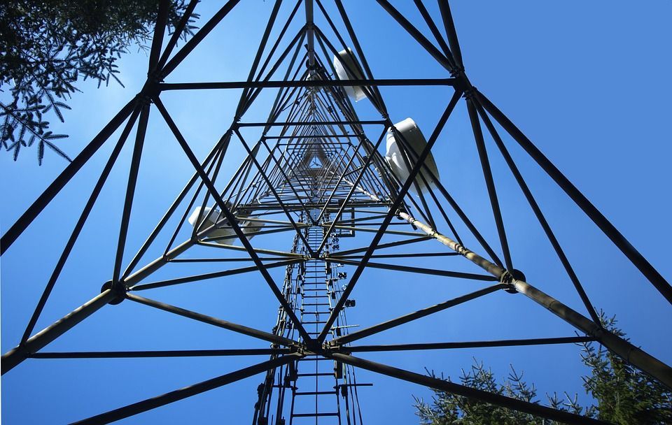 Antena telekomunikacyjna udostępniająca sieć 5G