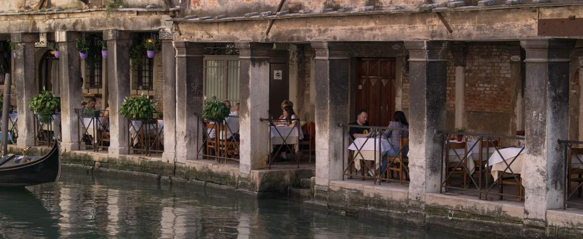 Włochy otwierają bary i restauracje