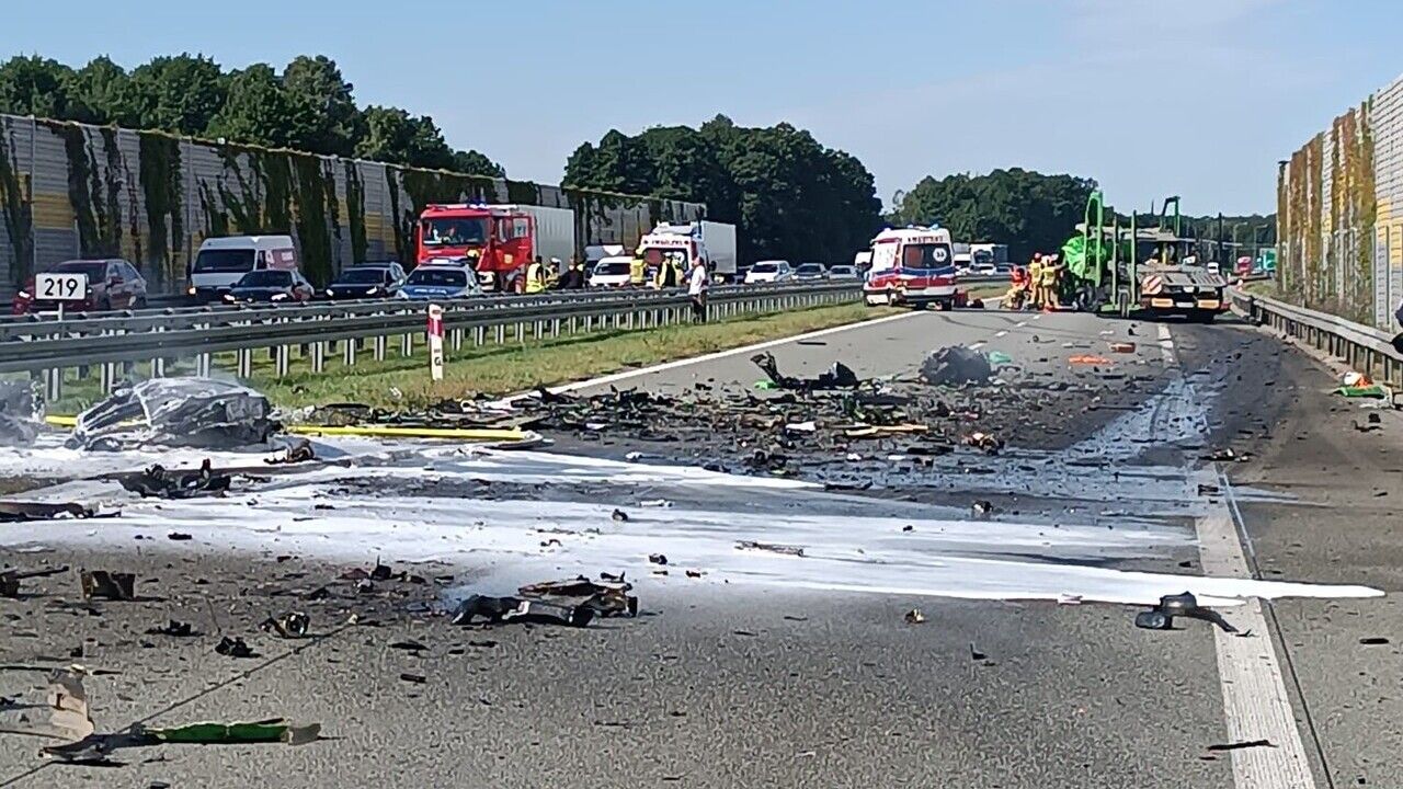 Tragiczny wypadek na S8. BMW rozpadło się na części, nie żyje młody kierowca