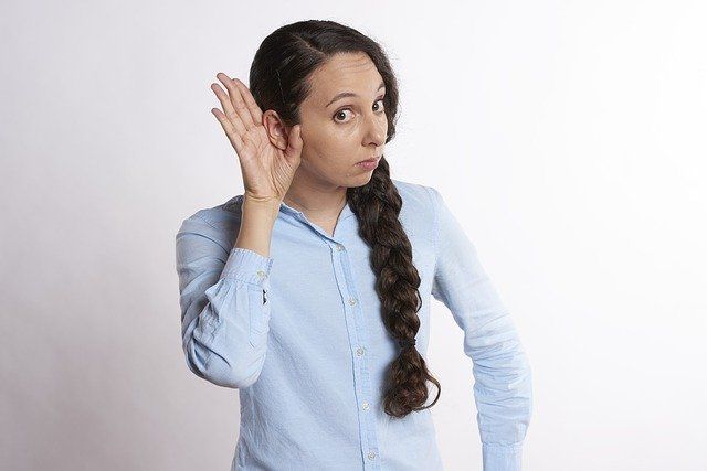Wydzielina z ucha – przyczyny i rodzaje, rozpoznanie, postępowanie