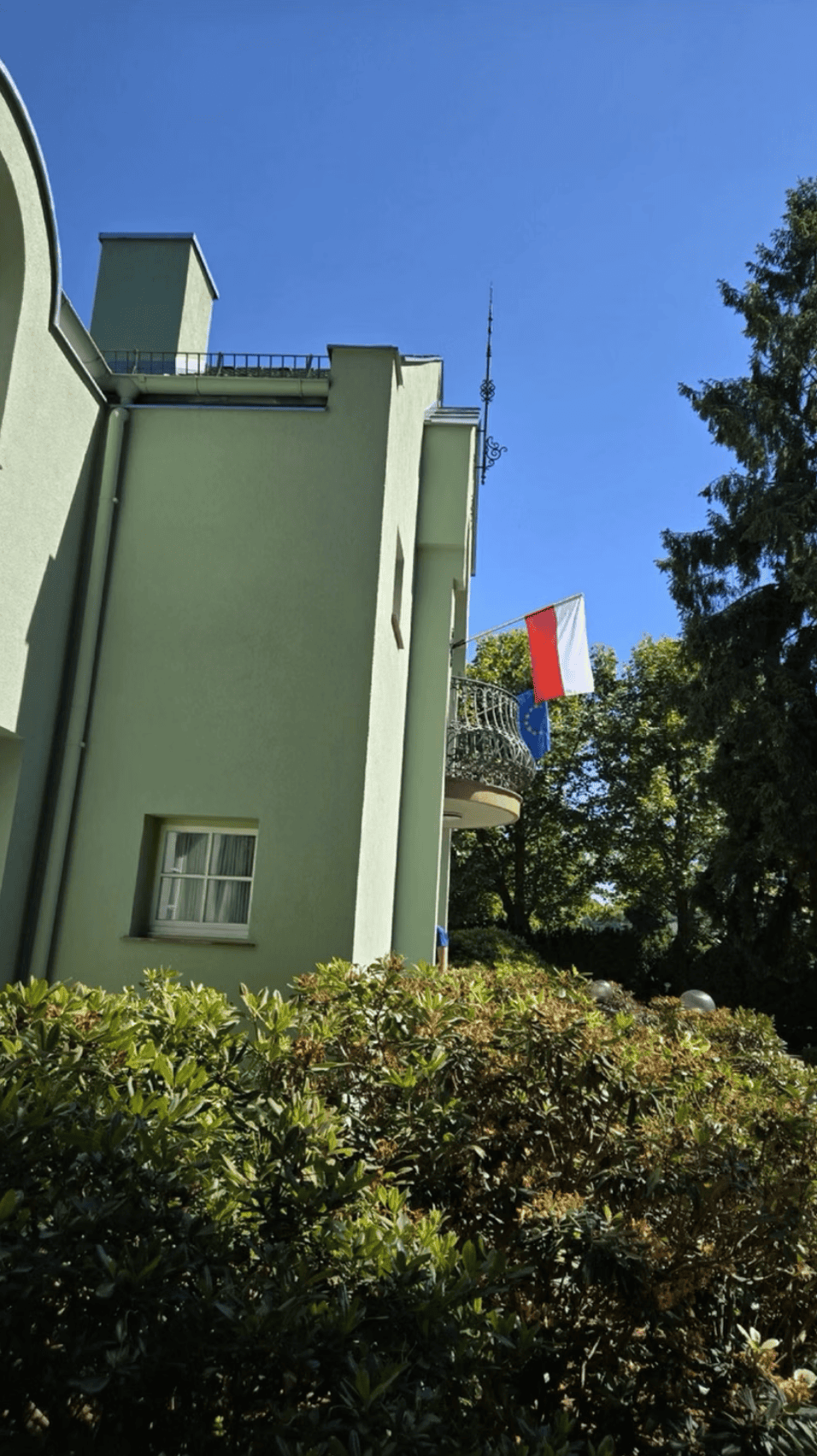 Tak mieszka Lech Wałęsa. Nad luksusową posiadłością powiewają dwie flagi