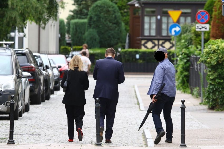 Daniel Nawrocki z ukochaną w Sopocie. Takim autem wozi się syn prezydenta