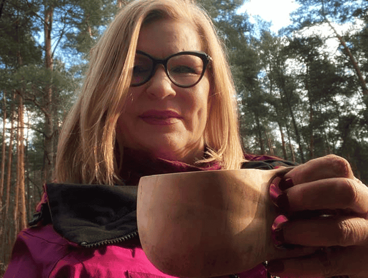 Posłanka PiS i jej sposób na walkę z drożyzną. Wyjazd do lasu, namiot i kanapki z kawiorem