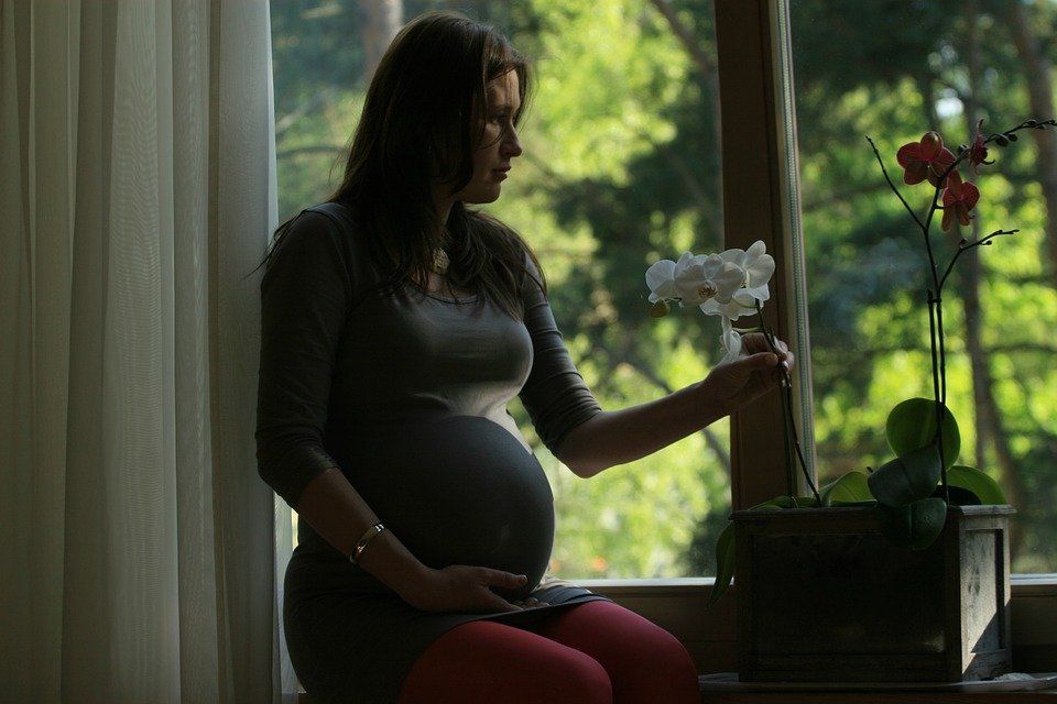 Hormony w ciąży – dlaczego są ważne, za co odpowiadają, jak sobie radzić?