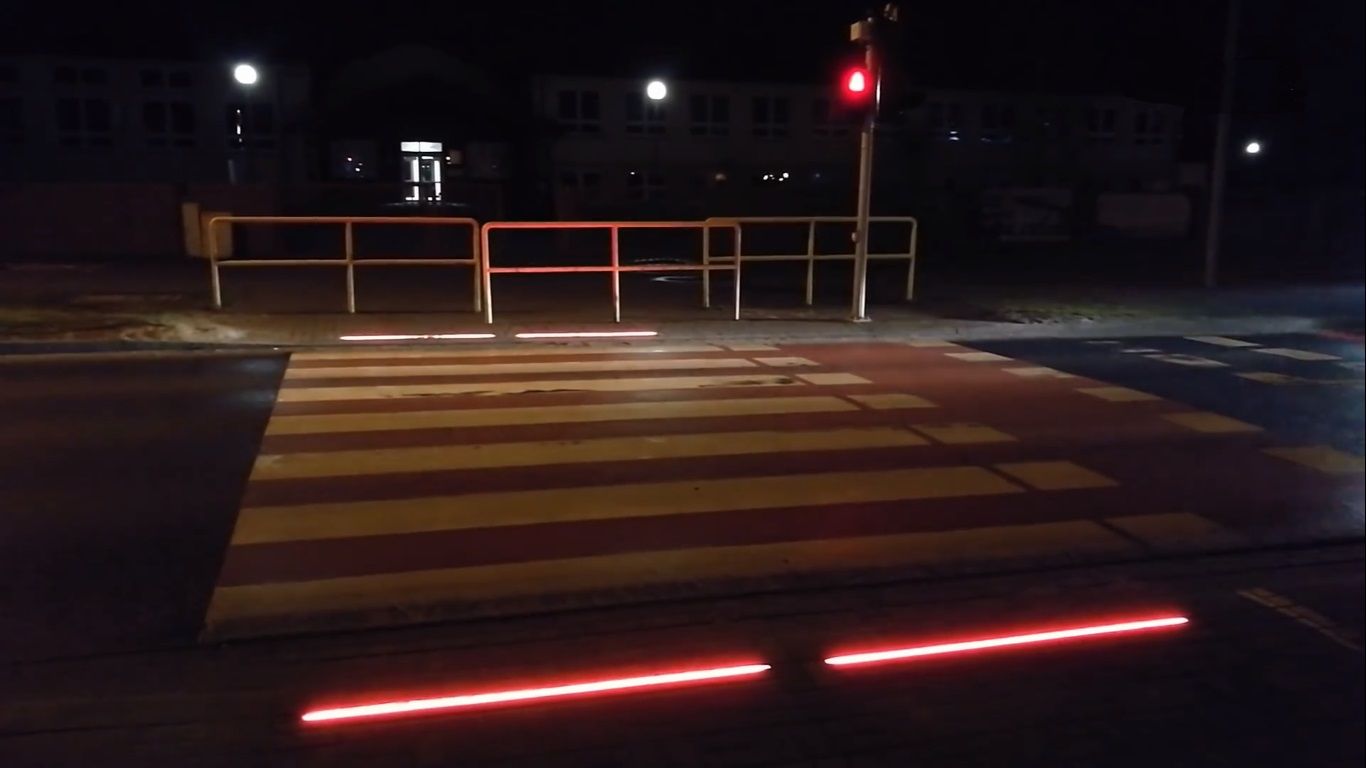 Przepisy ruchu drogowego - przejście na czerwonym świetle