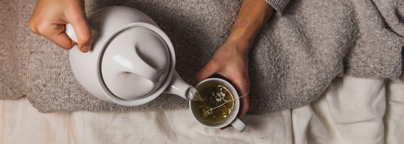 Dlaczego warto pić herbatę przed snem?