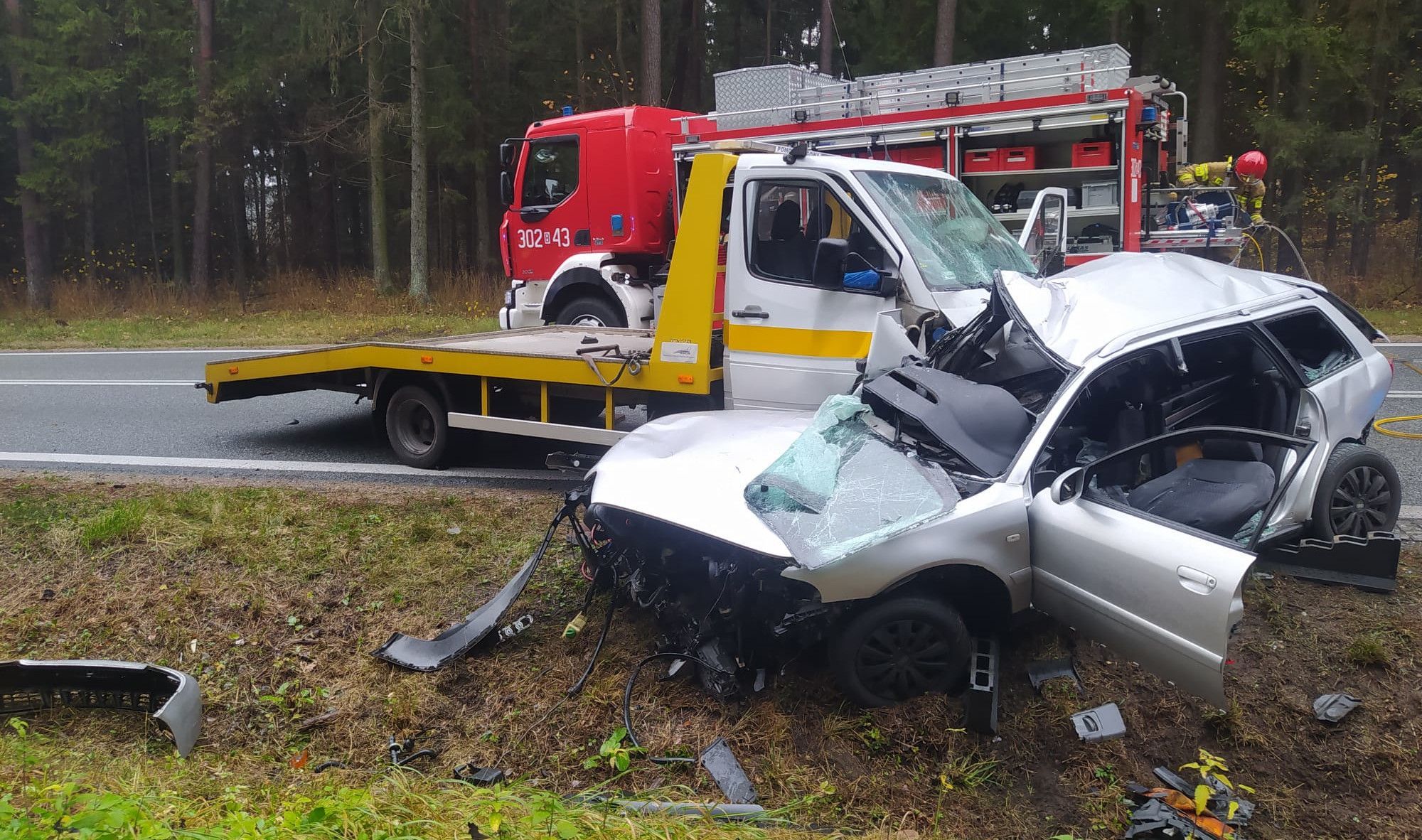W wyniku tragicznego wypadku na DK8 życie straciły dwie osoby jadące samochodem osobowym. 
