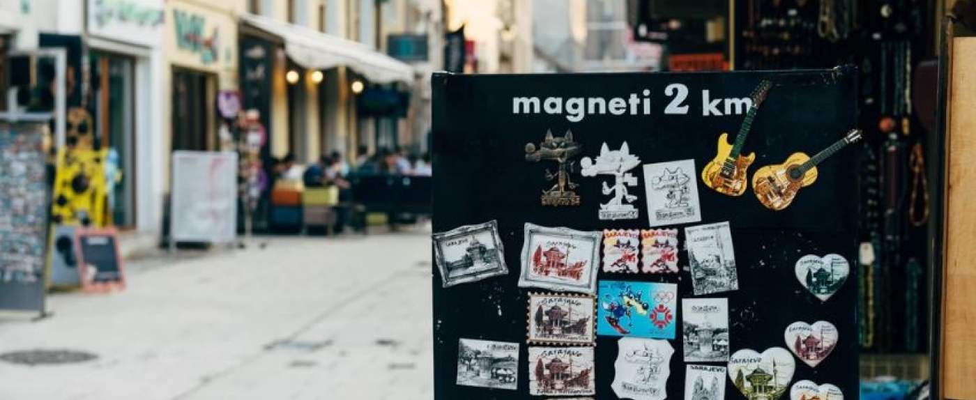 turyści uwielbiają magnesy