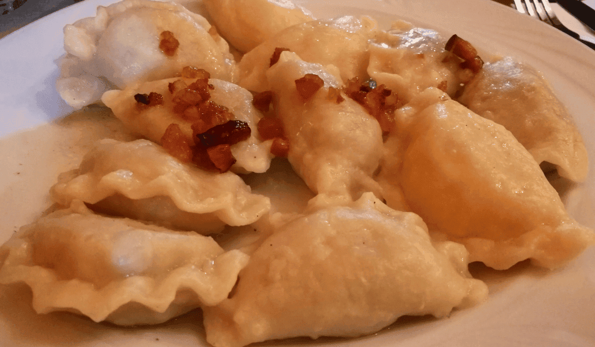 Babcia Jadzia robi najlepsze pierogi ruskie. Nie uwierzysz, co dodaje