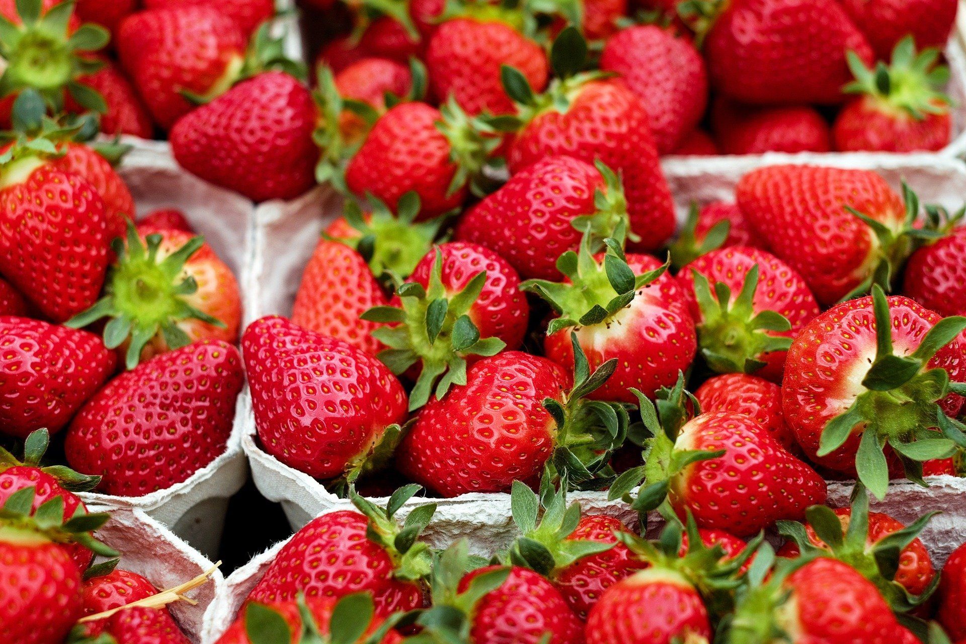 strawberries-1396330 1920