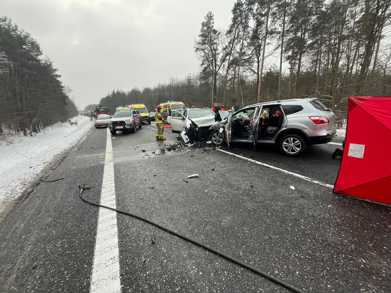 Tragedia na polskiej trasie. Nie żyją 3 osoby, droga całkowicie zablokowana