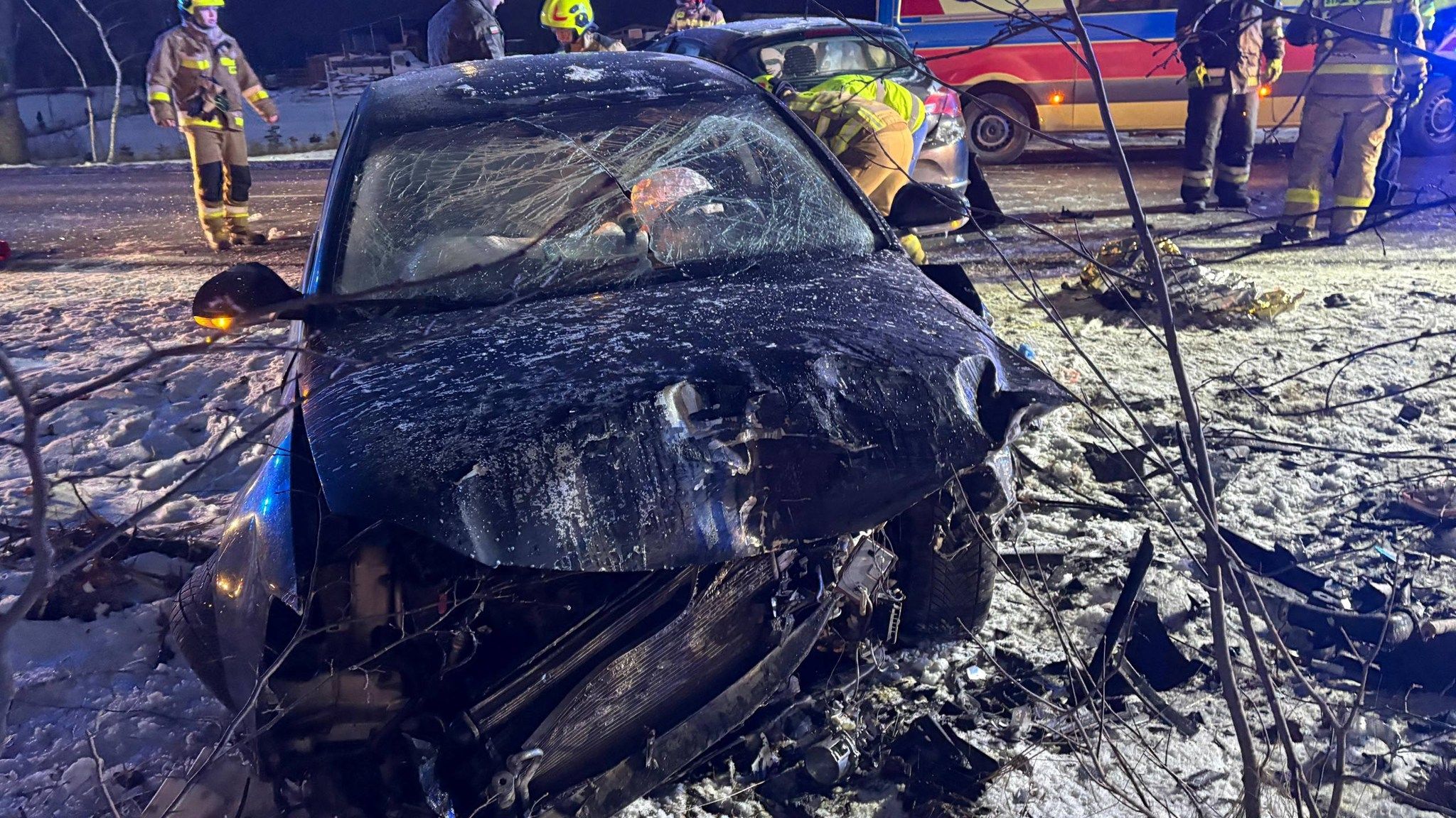 Dramatyczna akcja ratunkowa. Karambol na trasie. Na miejscu wszystkie służby. Są ranni. Droga zablokowana