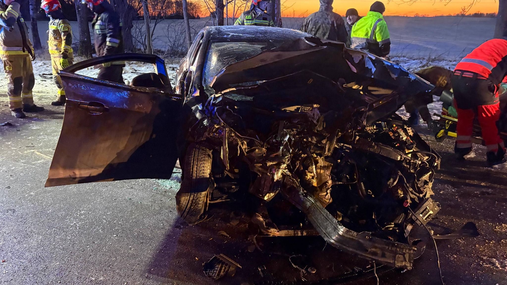 Dramatyczna akcja ratunkowa. Karambol na trasie. Na miejscu wszystkie służby. Są ranni. Droga zablokowana