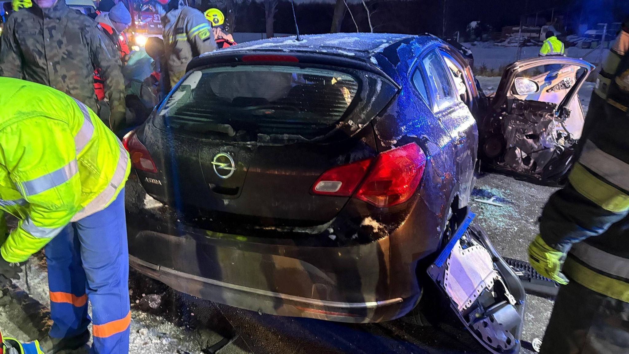 Dramatyczna akcja ratunkowa. Karambol na trasie. Na miejscu wszystkie służby. Są ranni. Droga zablokowana