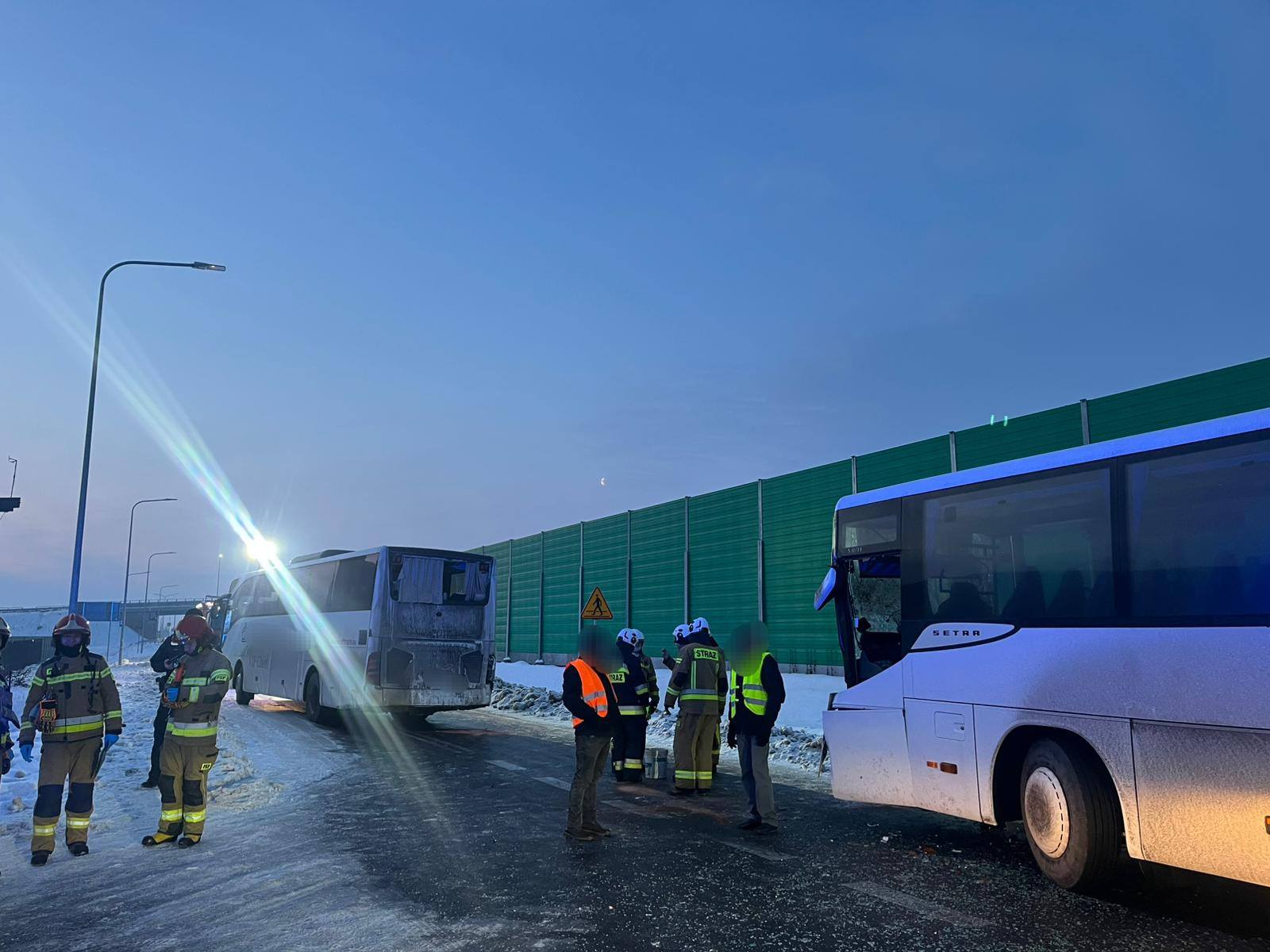 Poranny dramat na drodze. Dwa autobusy zderzyły się wzdłuż kluczowej trasy