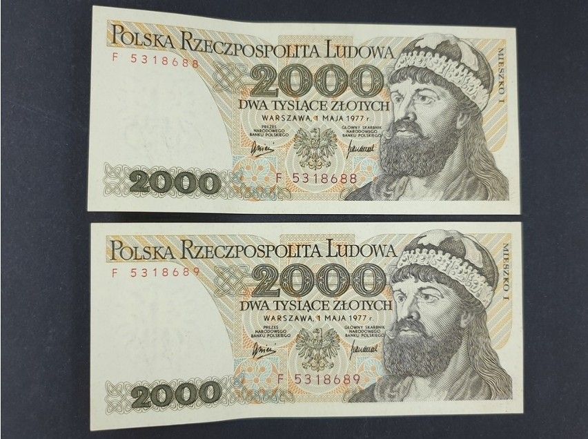 2000 Złotych PRL 1977 seria F UNC - Banknoty z dwoma kolejnymi numerami
